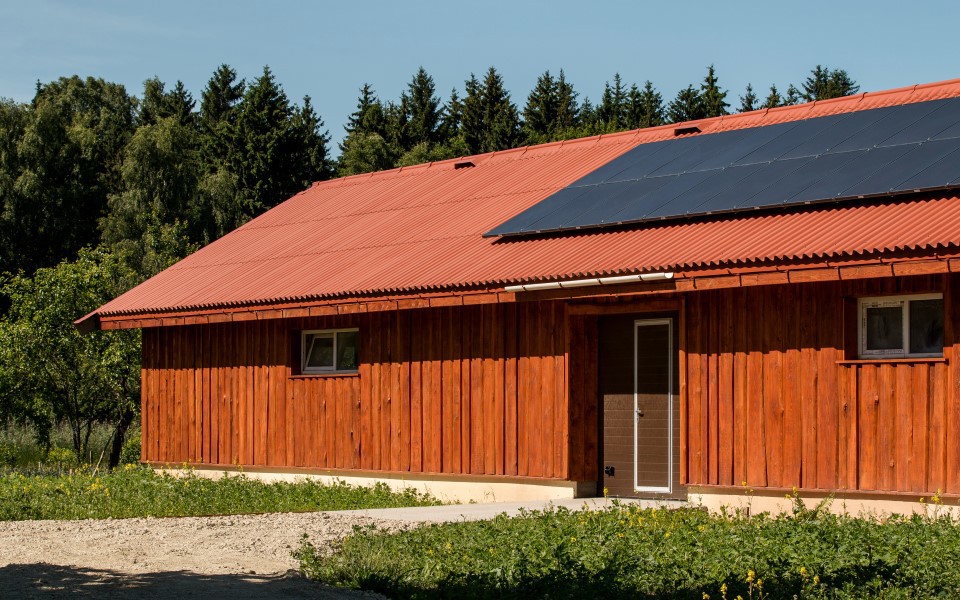Pasirinkite tinkamą ūkinio pastato stogo spalvą